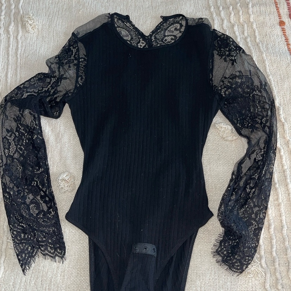 Open back lace sleeve bodysuit never worn